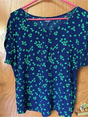 Old Navy Blue Short Sleeve Top with Green Apple 🍏 Print